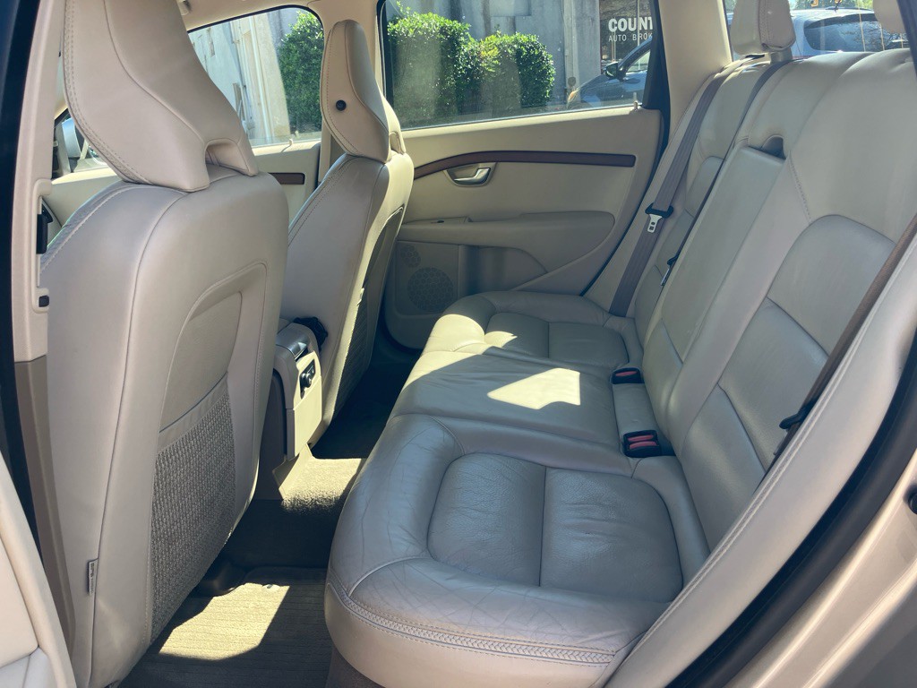 2011 Volvo XC70 Image 12