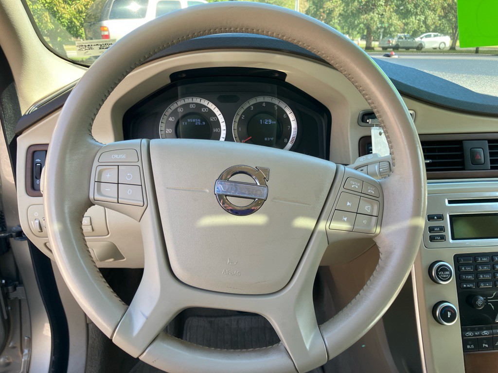 2011 Volvo XC70 Image 14