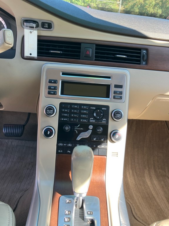 2011 Volvo XC70 Image 15