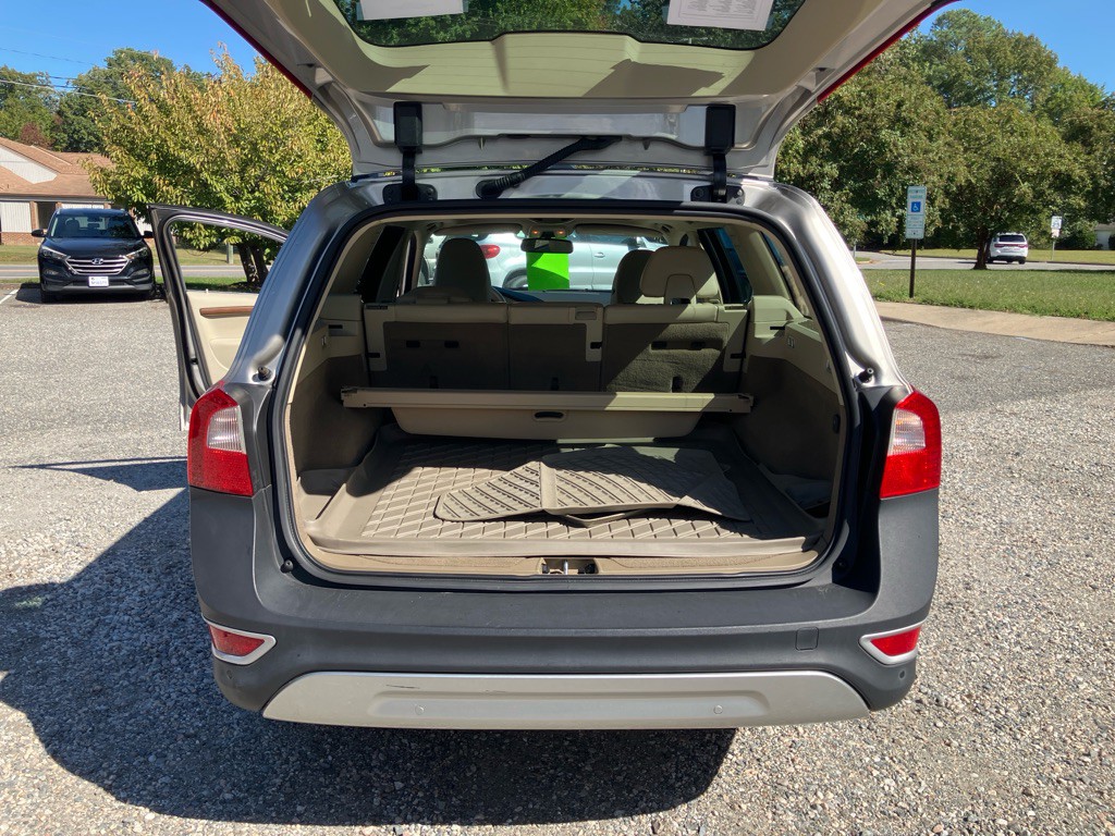 2011 Volvo XC70 Image 17