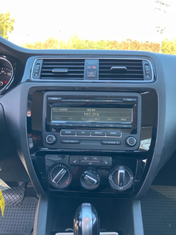 2015 Volkswagen Jetta Image 14