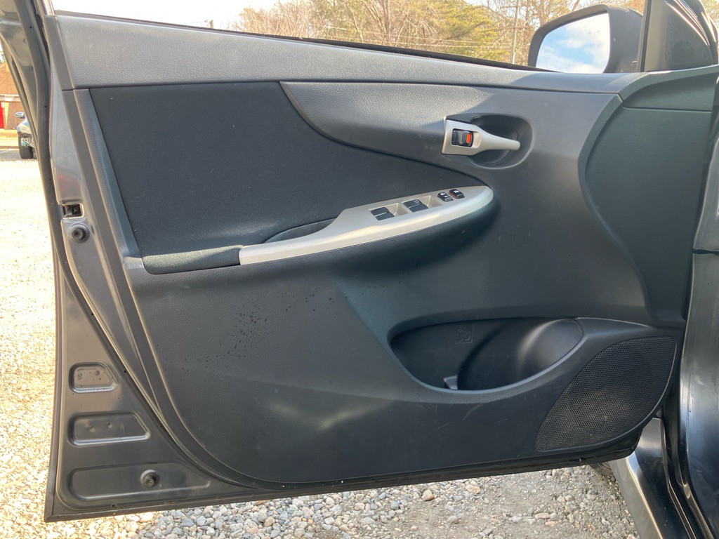 2012 Toyota Corolla Image 11