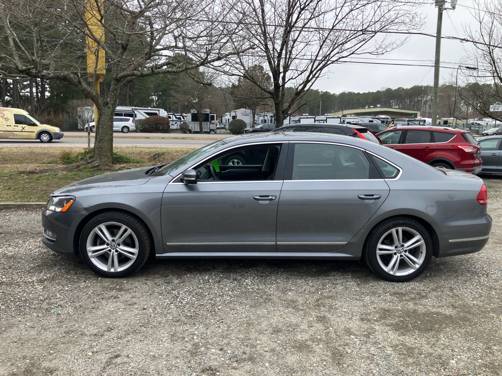 2015 Volkswagen Passat Image 1