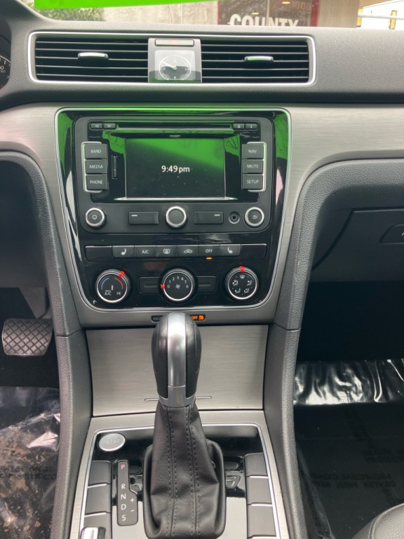 2015 Volkswagen Passat Image 14