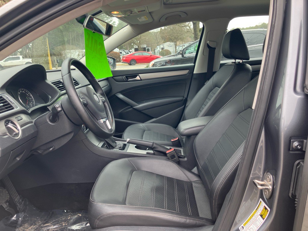 2015 Volkswagen Passat Image 17