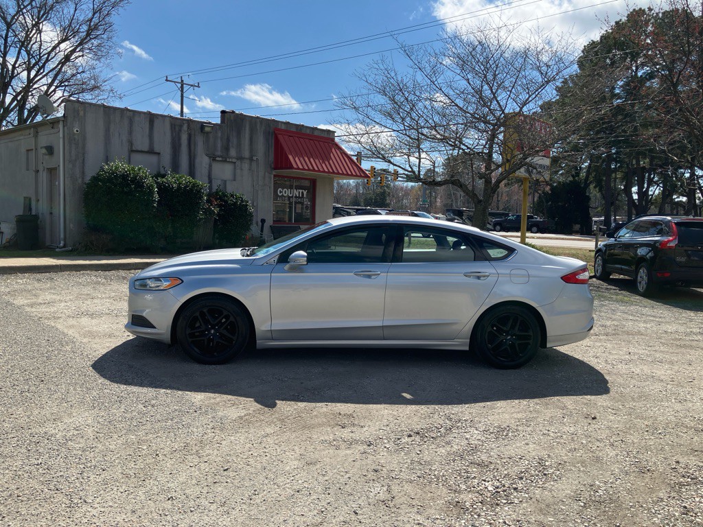 2015 Ford Fusion Image 1
