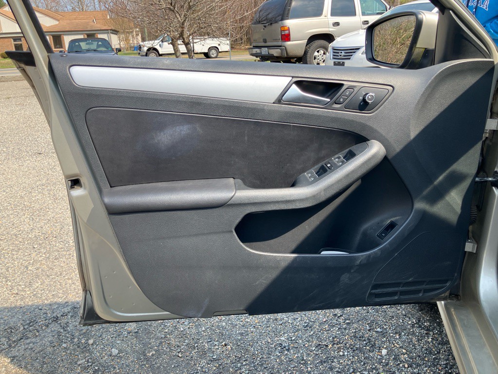 2013 Volkswagen Jetta Image 11