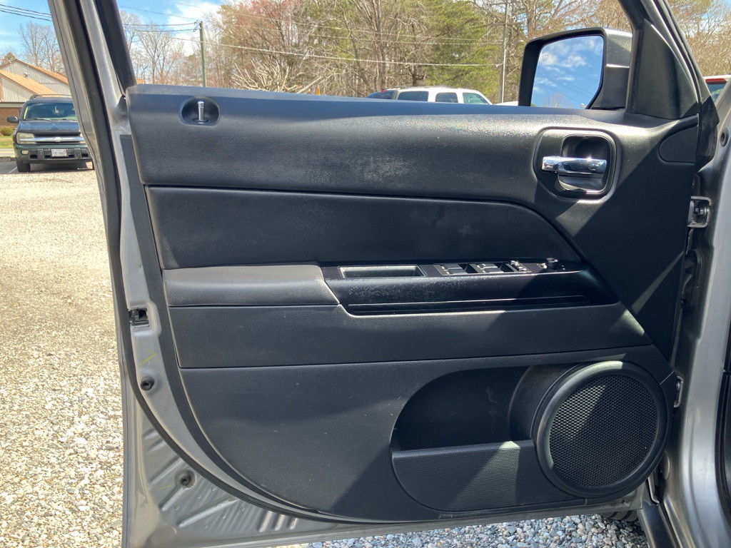 2017 Jeep Patriot Image 10