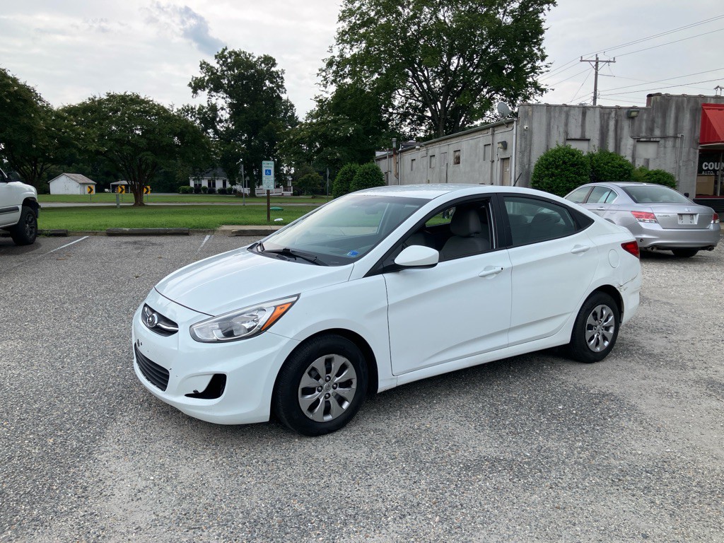 2015 Hyundai Accent Image 2