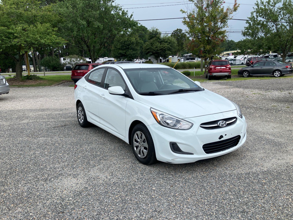 2015 Hyundai Accent Image 4
