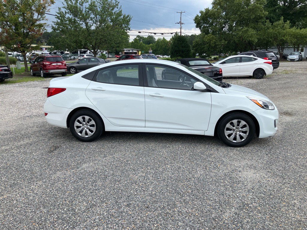 2015 Hyundai Accent Image 5