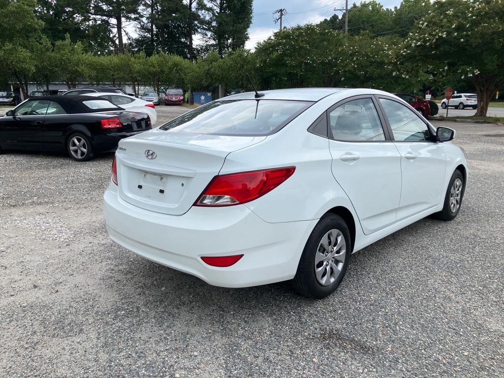 2015 Hyundai Accent Image 6
