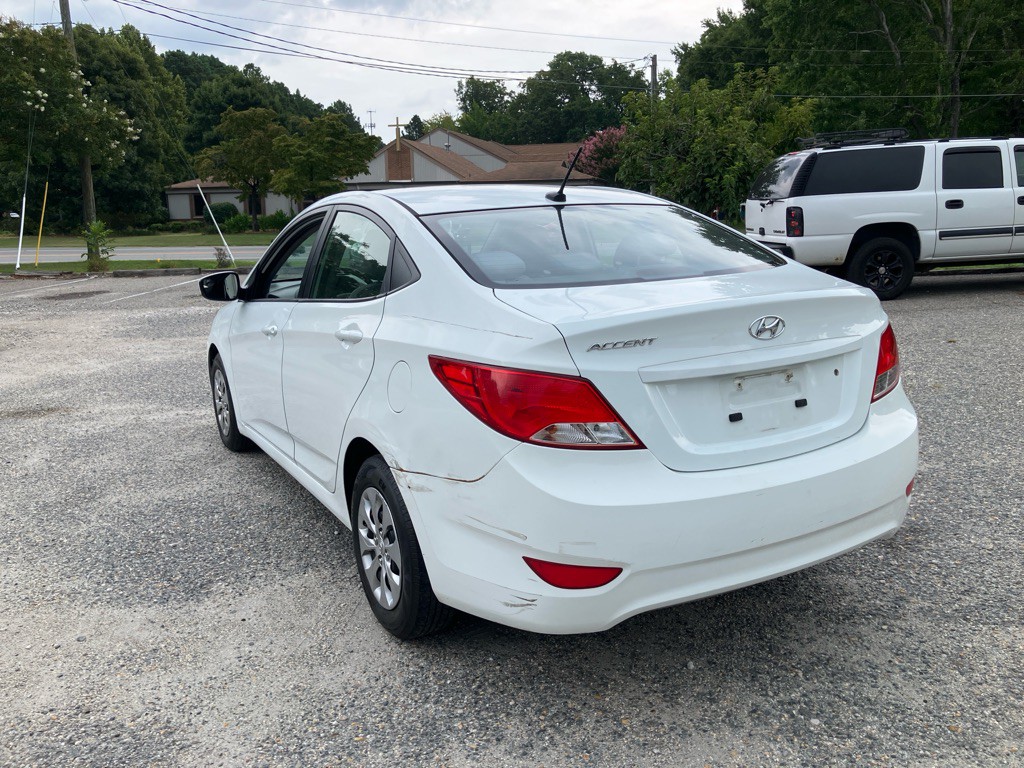 2015 Hyundai Accent Image 8