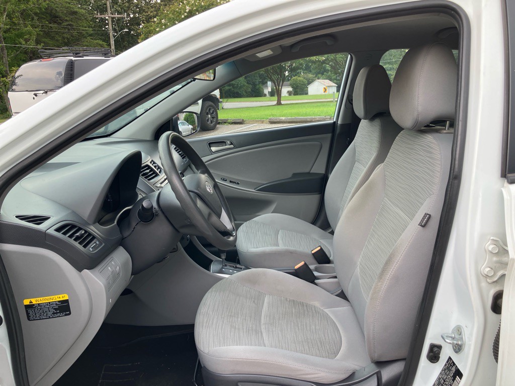 2015 Hyundai Accent Image 11