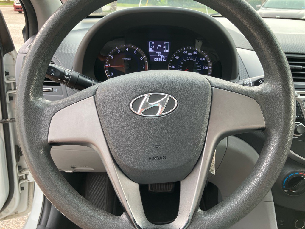 2015 Hyundai Accent Image 13