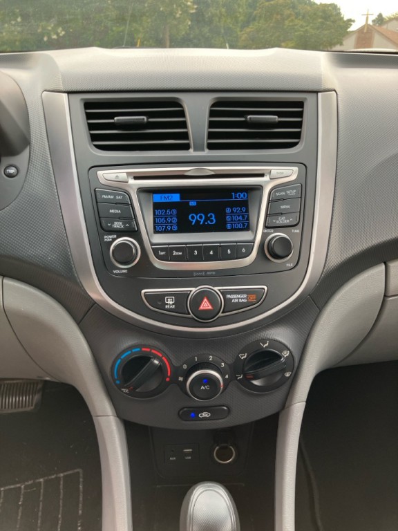 2015 Hyundai Accent Image 14