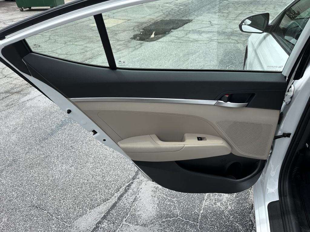 2020 Hyundai Elantra Image 15