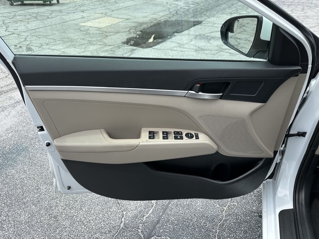 2020 Hyundai Elantra Image 17