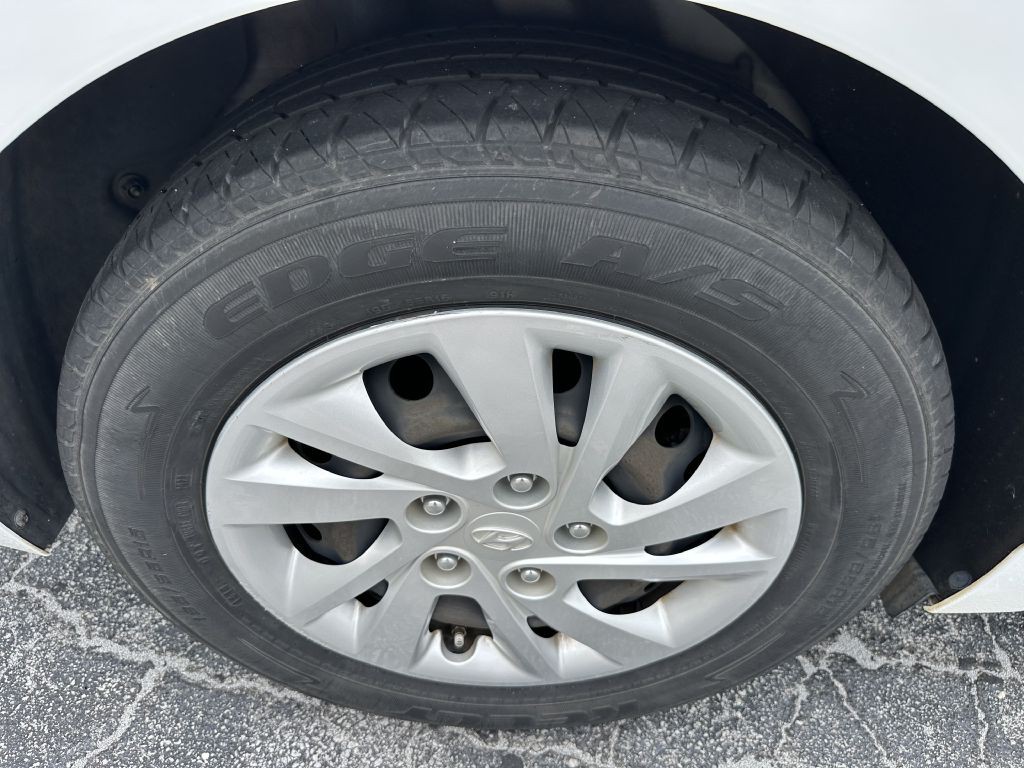 2020 Hyundai Elantra Image 33