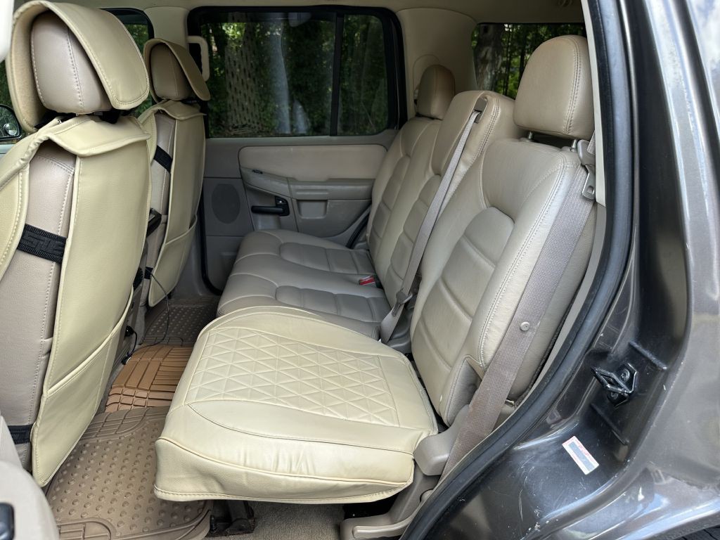 2005 Ford Explorer Image 13