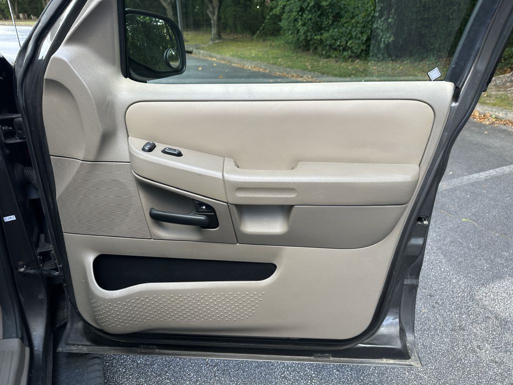 2005 Ford Explorer Image 17