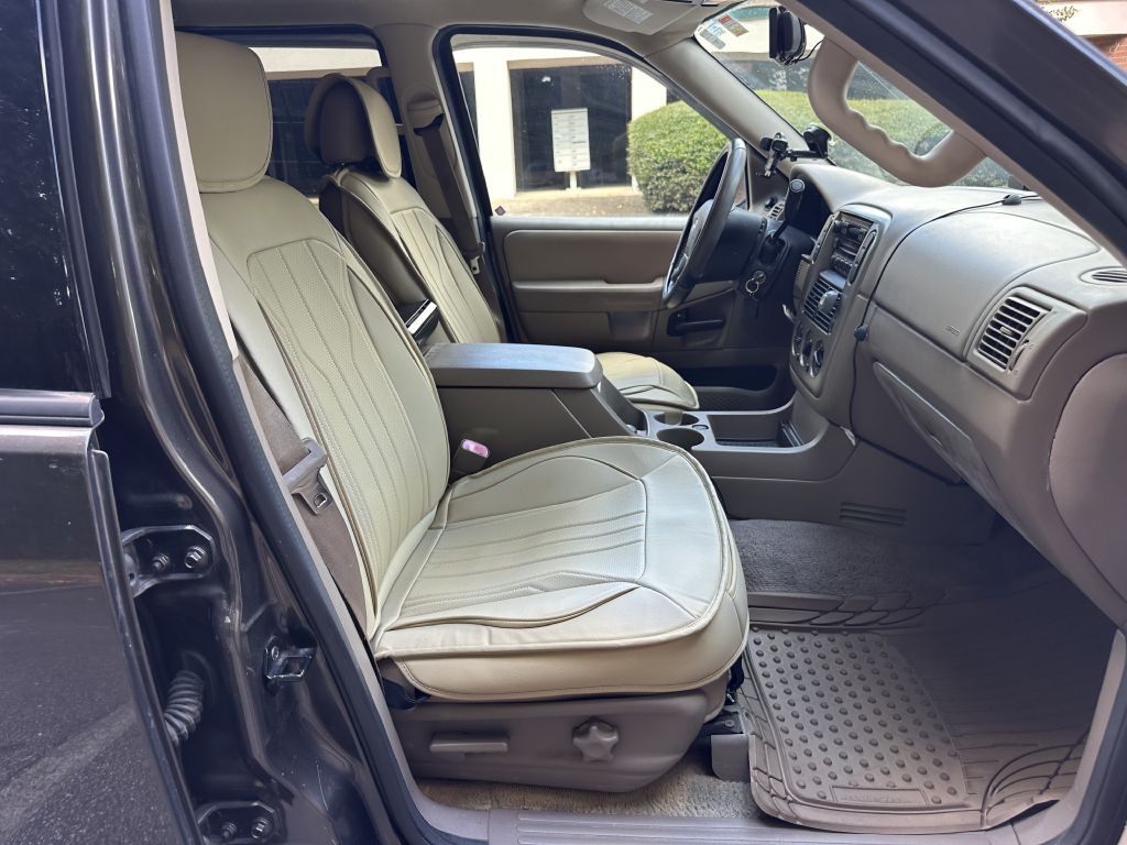 2005 Ford Explorer Image 18
