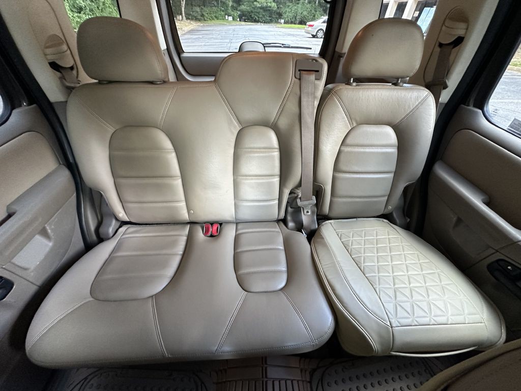 2005 Ford Explorer Image 19