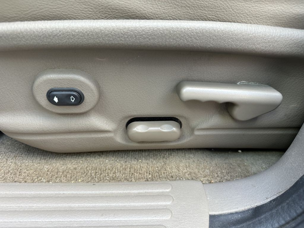 2005 Ford Explorer Image 22