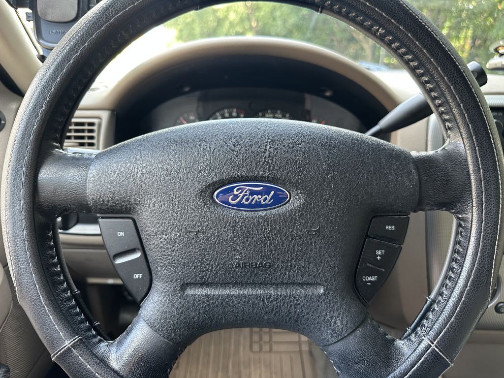 2005 Ford Explorer Image 23