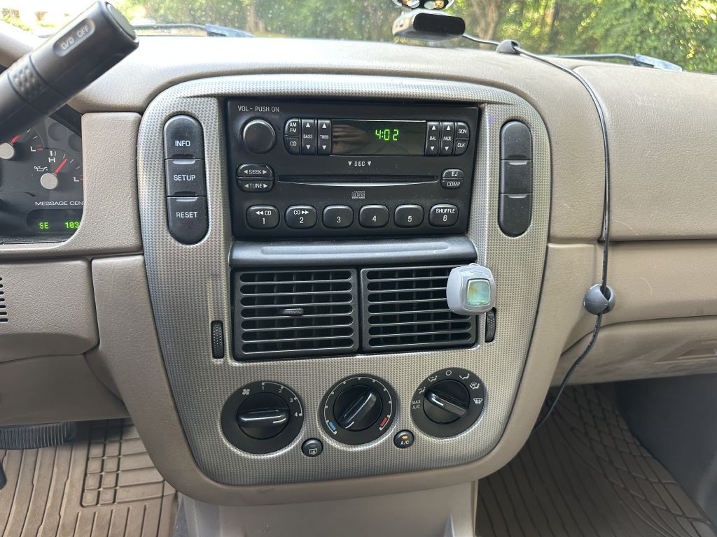 2005 Ford Explorer Image 26