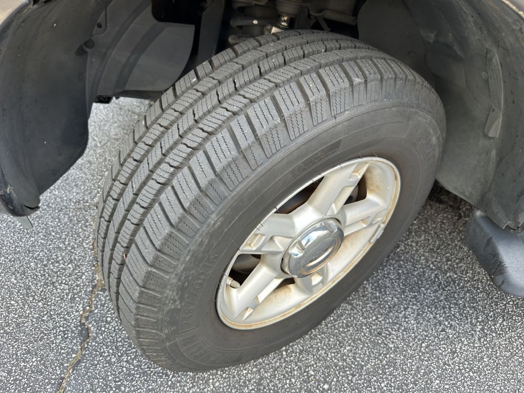 2005 Ford Explorer Image 31
