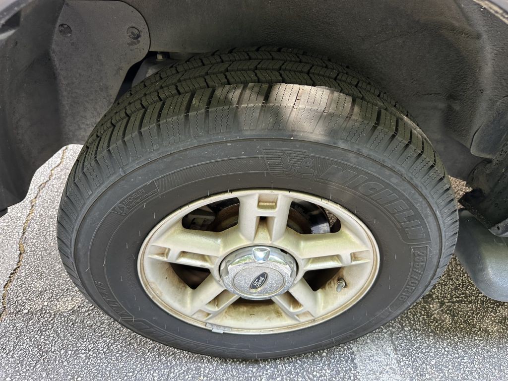 2005 Ford Explorer Image 33