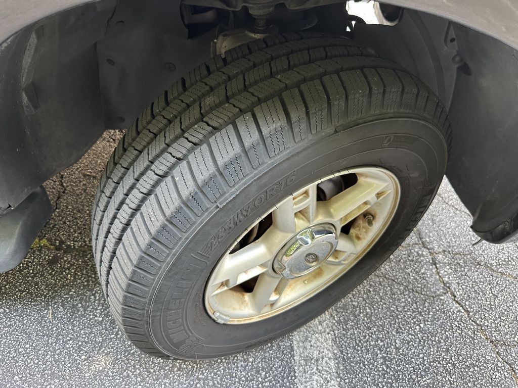 2005 Ford Explorer Image 34