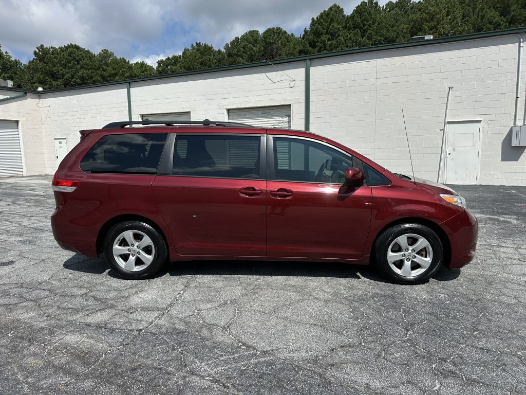 2014 Toyota Sienna Image 4