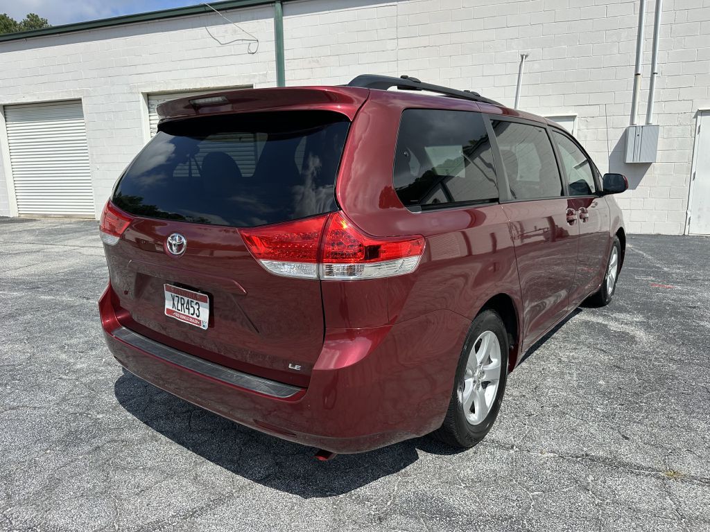 2014 Toyota Sienna Image 5