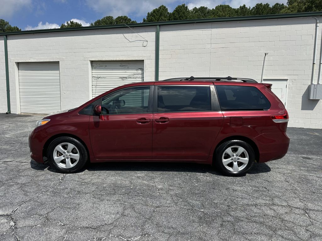 2014 Toyota Sienna Image 8