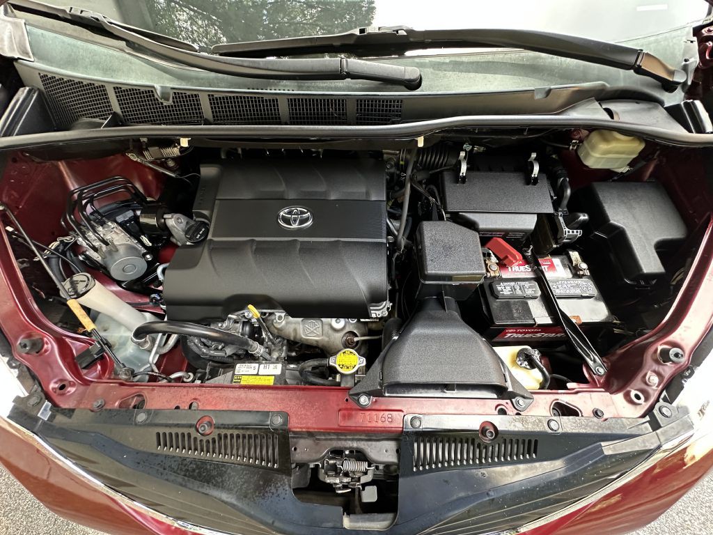 2014 Toyota Sienna Image 10