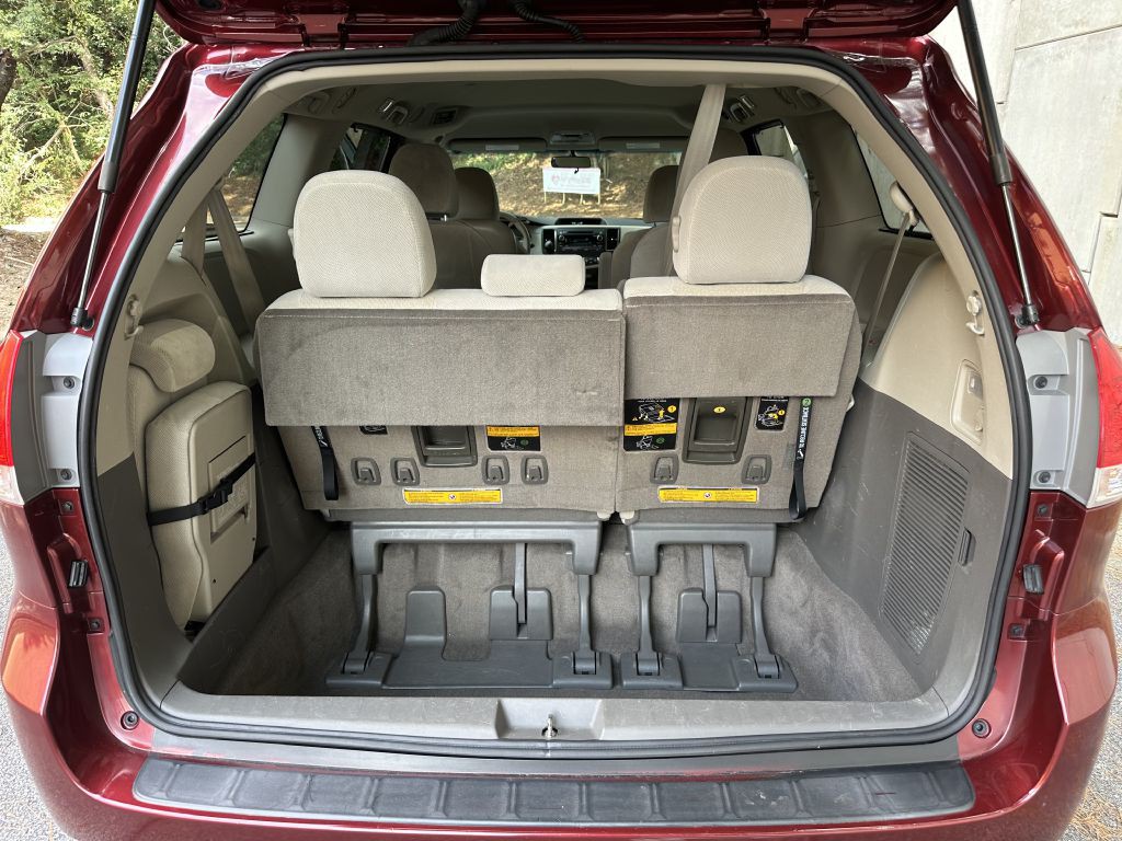 2014 Toyota Sienna Image 14