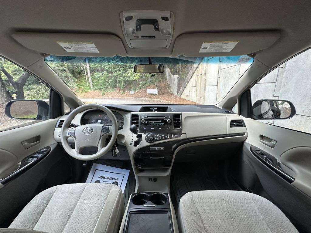 2014 Toyota Sienna Image 20