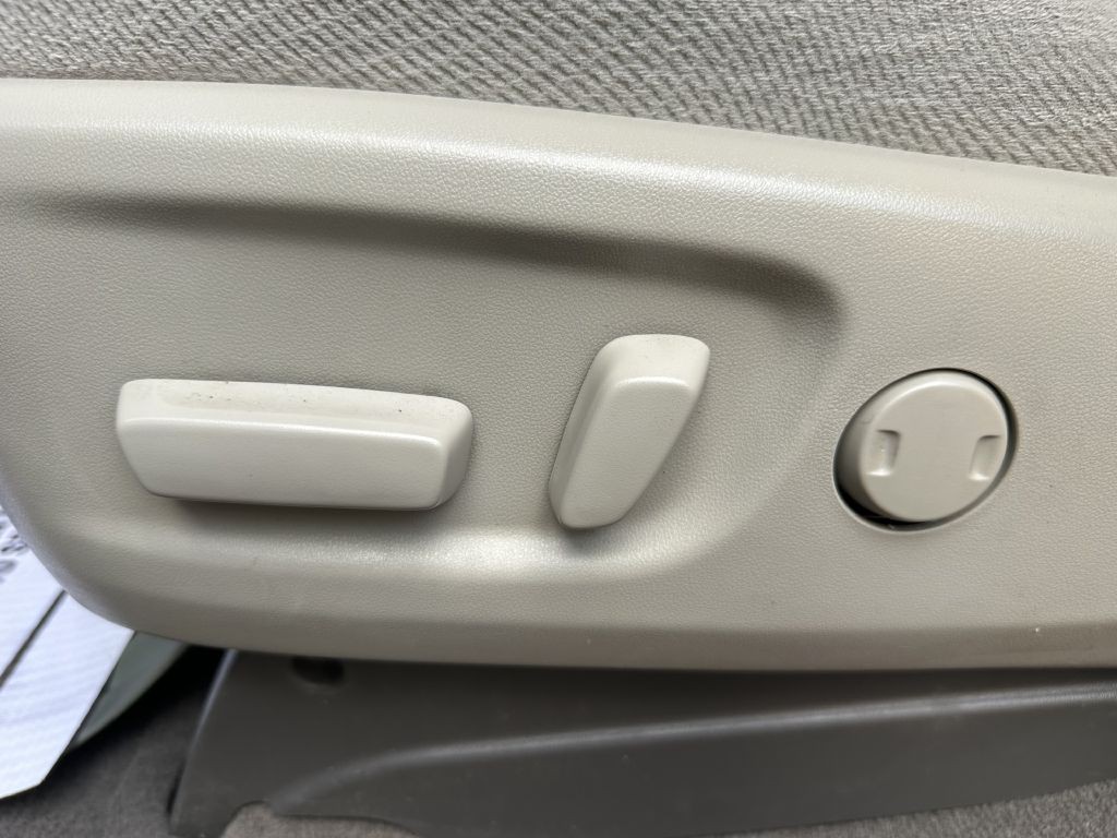2014 Toyota Sienna Image 22