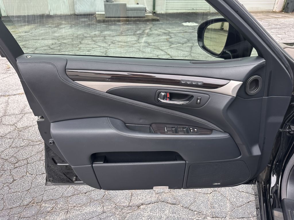 2014 Lexus LS Image 10