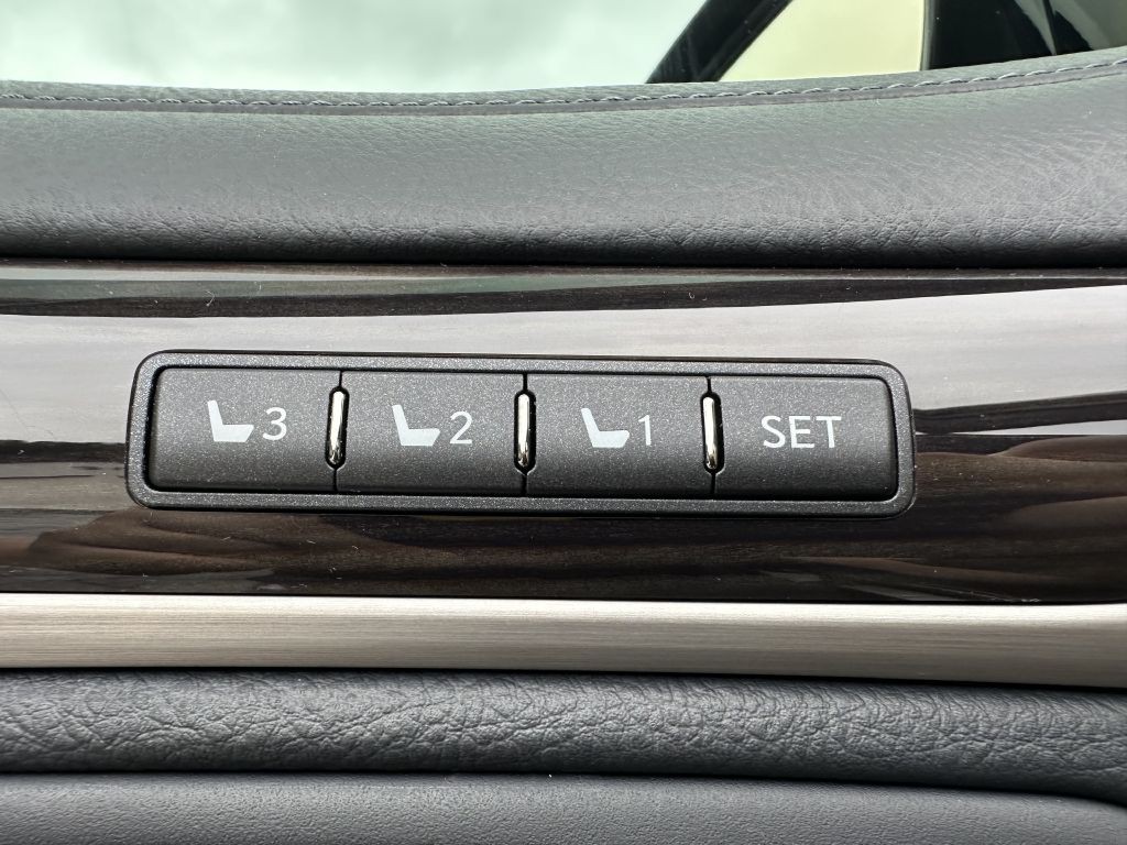 2014 Lexus LS Image 21