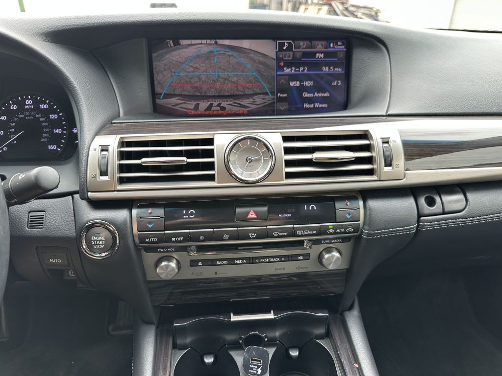 2014 Lexus LS Image 29