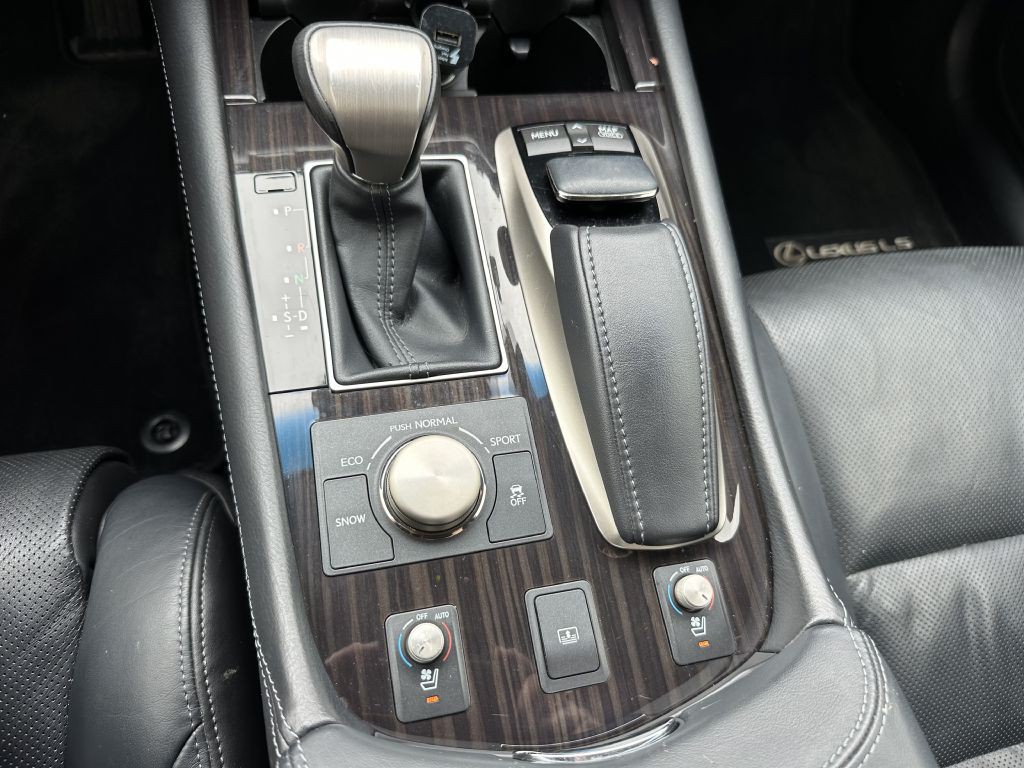 2014 Lexus LS Image 32