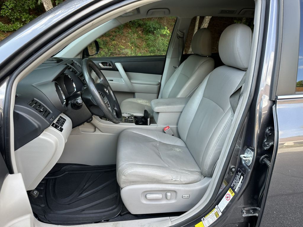 2013 Toyota Highlander Image 11