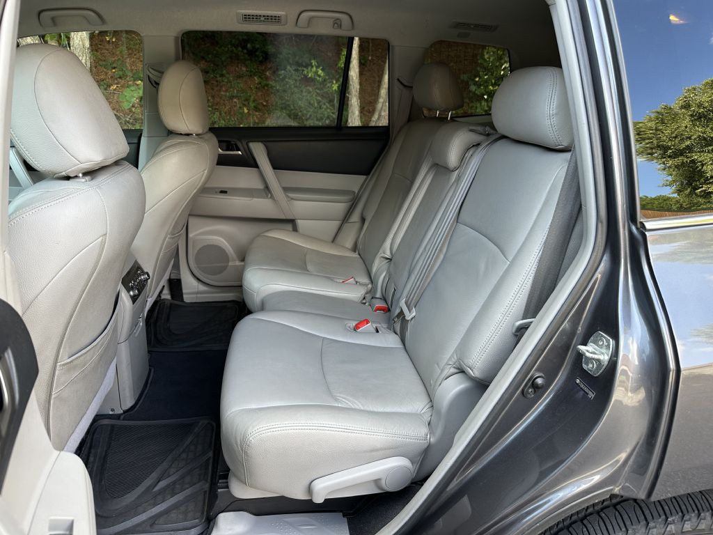 2013 Toyota Highlander Image 13