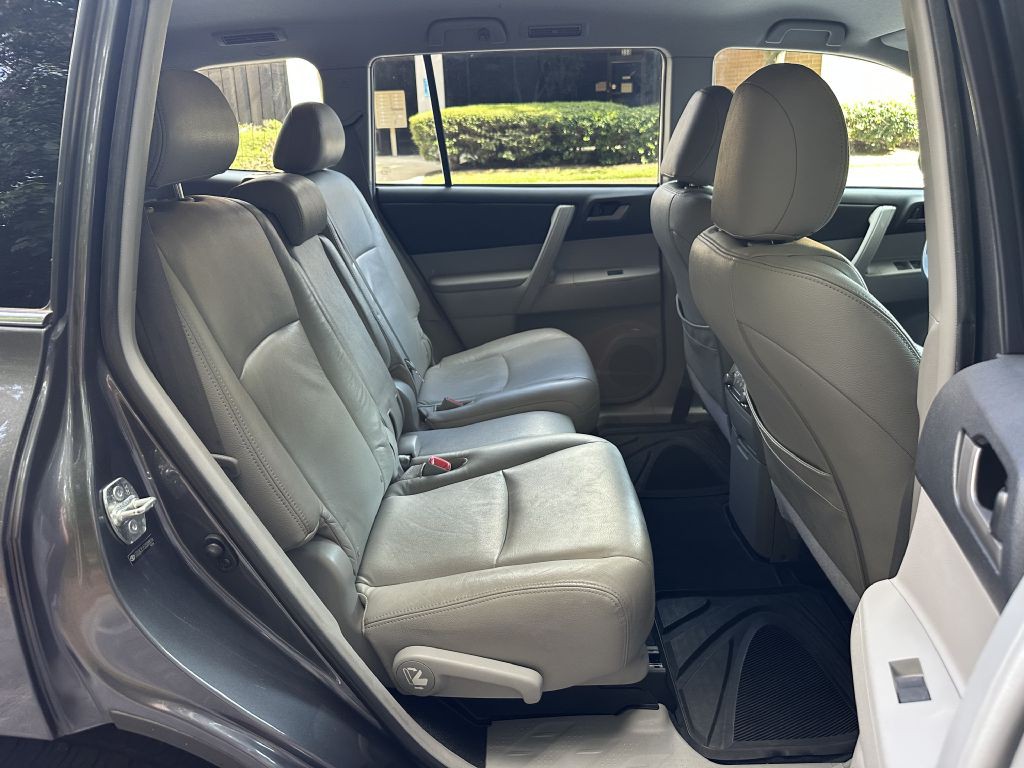 2013 Toyota Highlander Image 16