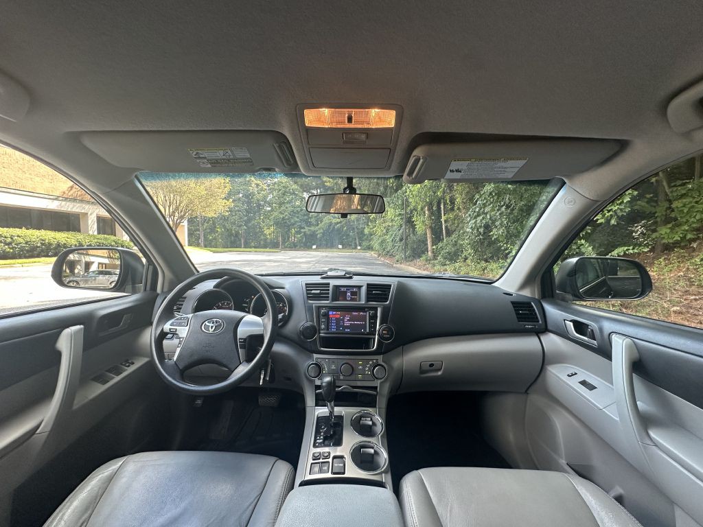 2013 Toyota Highlander Image 19