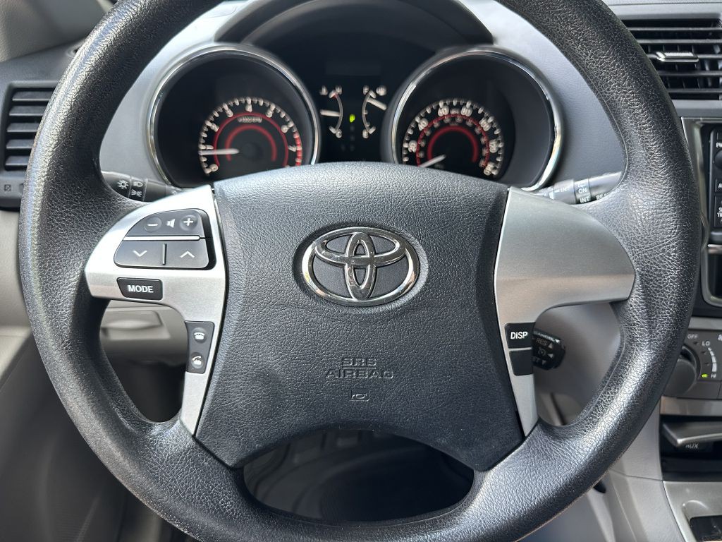 2013 Toyota Highlander Image 25