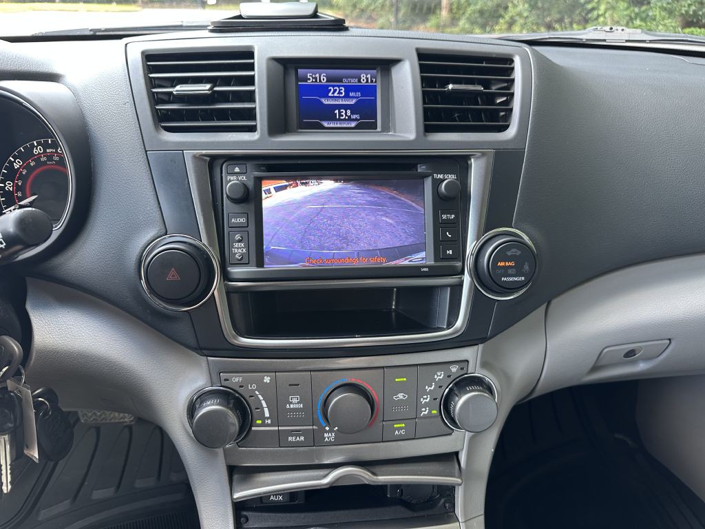 2013 Toyota Highlander Image 28